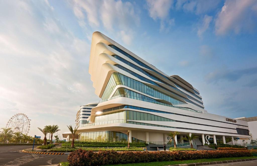 The Conrad - Manila             <br/> <br/> 
              Location: Pasay City<br/> 
              Services: LEED CxA, Fire & Life Safety Assessment<br/> 
              Client: SM Hotels & Convention Corp.<br/> 